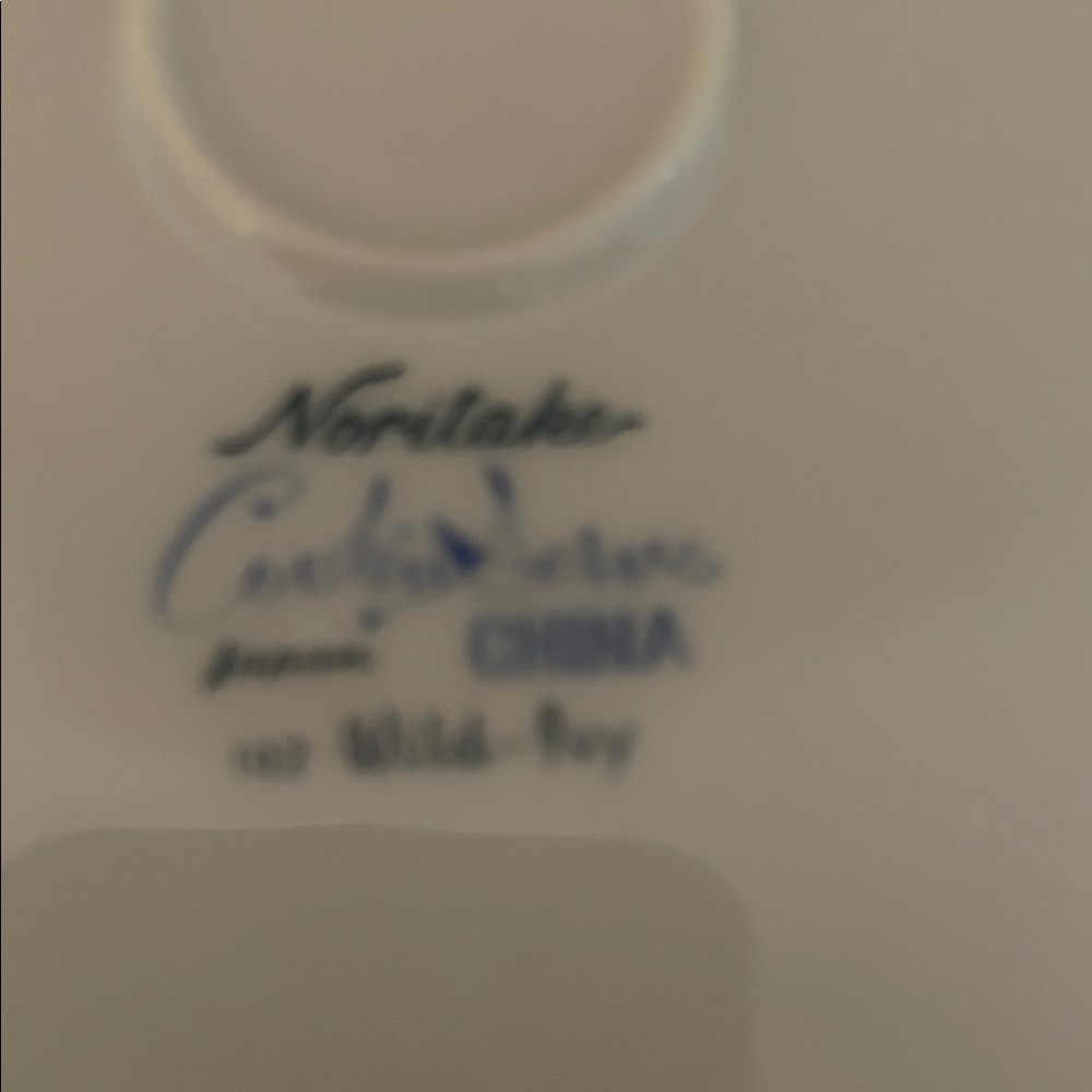 Noritake Green and White Leaf Serveware - Picture 2 of 3